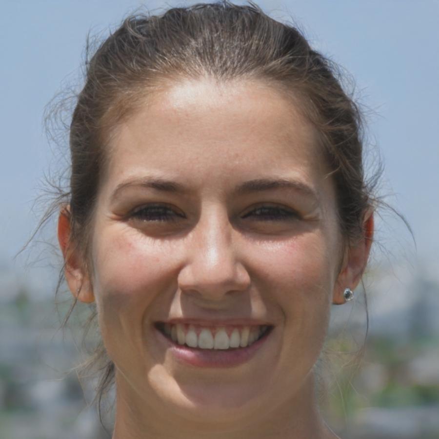 Retrato profesional de Elisenda Rovira, especialista en ahorro y consumo responsable