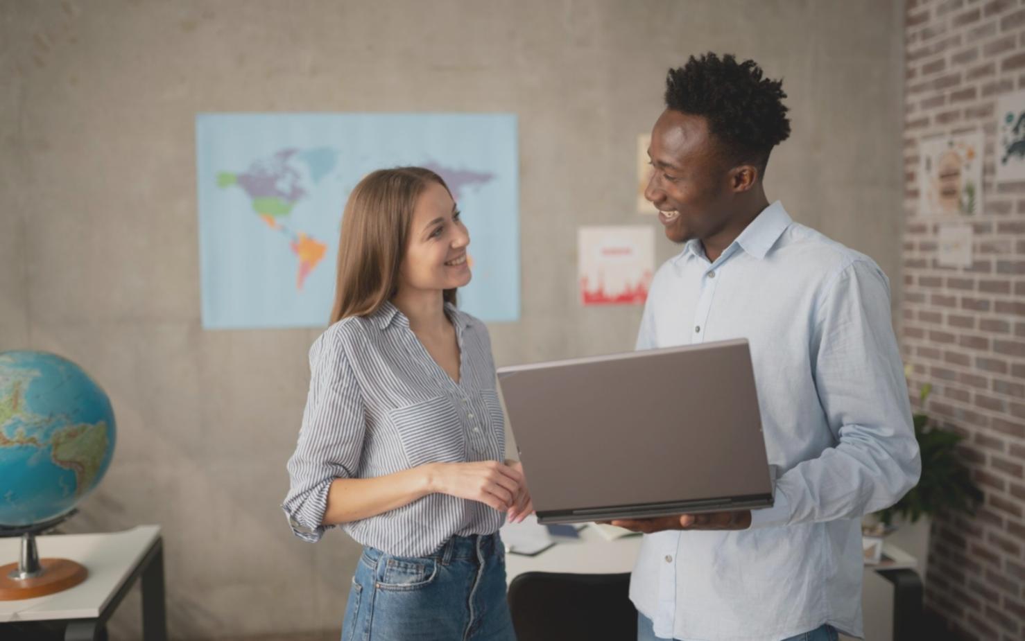 Espacio de trabajo con materiales del curso de finanzas personales